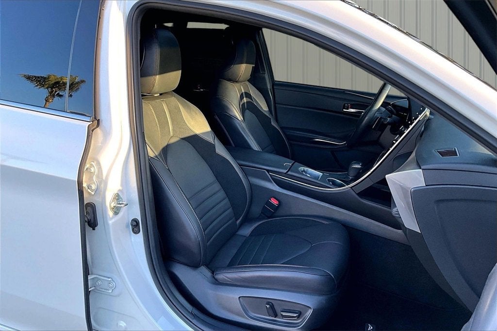 2021 Toyota Avalon Hybrid XSE