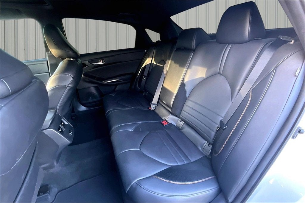 2021 Toyota Avalon Hybrid XSE