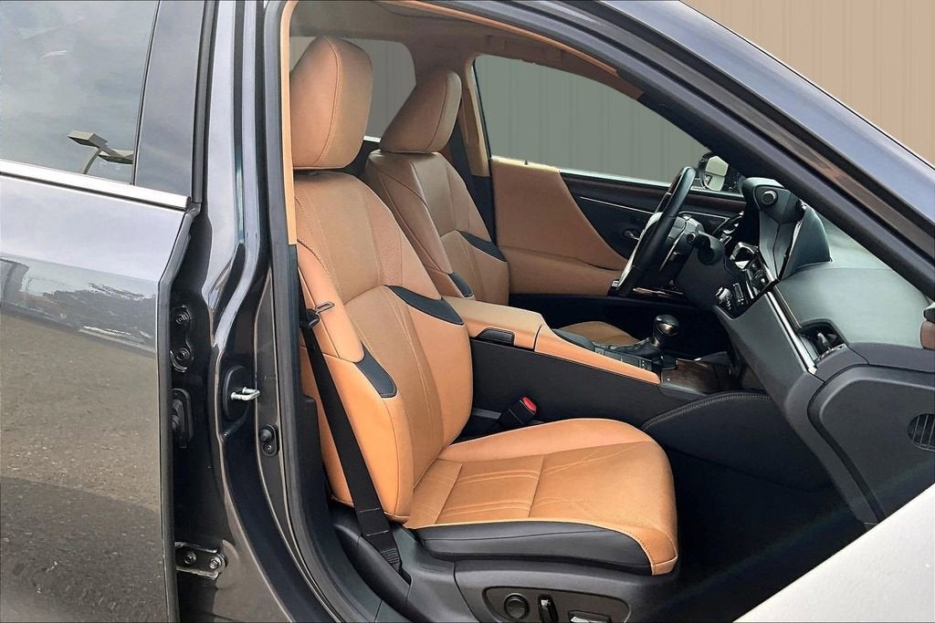 2022 Lexus ES ES 300h Luxury