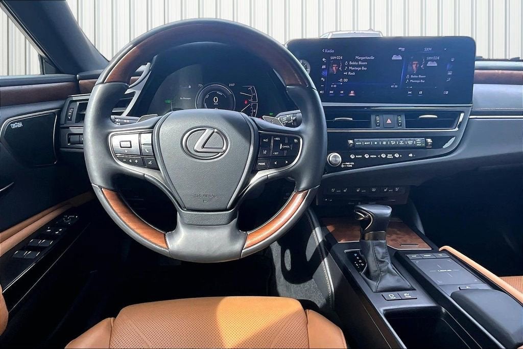 2022 Lexus ES ES 300h Luxury