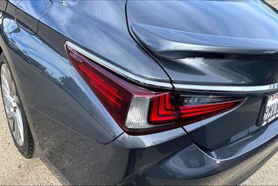 2022 Lexus ES ES 300h Luxury