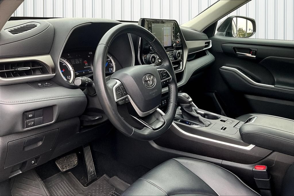 2022 Toyota Highlander Hybrid XLE