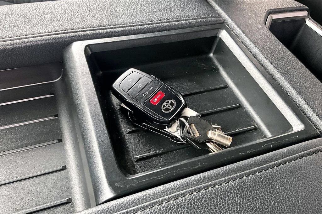 2022 Toyota Tundra 4WD SR5